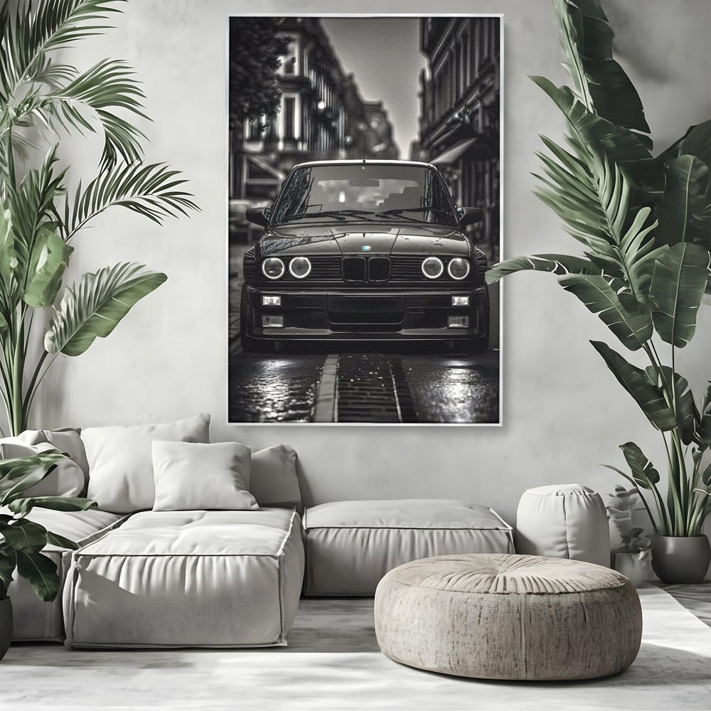Tablou canvas cu tablou canvas cu masina bmw clasica, in rama de aluminiu argintiu, pe perete intr-un living